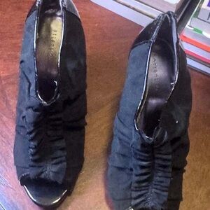 Attention Elegant Black Open-Toe Heels